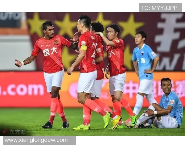 恒大与申花激战正酣比分悬念不断引发球迷热议